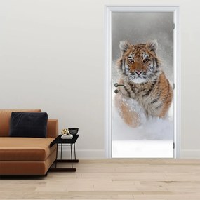 Fotótapéta ajtóra - Futó tigris a hóban (95x205cm)