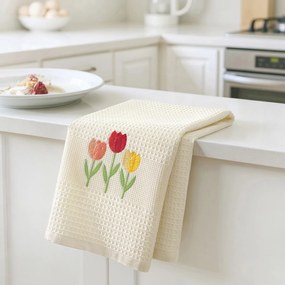 Goldea hímzett waffle konyharuha - tulipánok krémszínű alapon 50 x 70 cm
