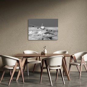 Üveg kép - Repülőgép a felhőkben, fekete-fehér (70x50 cm)