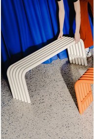 Bézs fém kerti pad Nokk – noo.ma