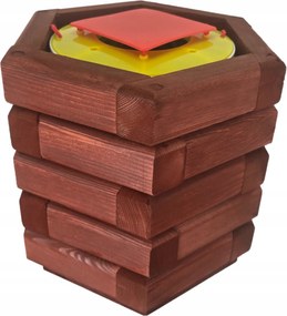 Szúnyogcsapda Rovarok fa fedéllel az istálló kertjébe