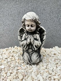 Kerti Figura Kis Térdelő Angyalka 24 cm