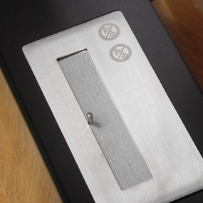 HOMCOM Szabadon álló Bioetanol Kandalló Fém és Edzett Üveg 1,5 L Tartállyal, kb. 3 órás Égetési Idővel, 25 m² Hatósugárral - Méret: 60L x 26W x 50H cm