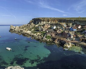 Poszter 50x40cm Popeye falu Gozo tengerpartján, Assaf Frank