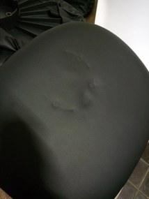 AKCIÓ Fehér-fekete BALI MARK szék fekete lábakkal II. osztály