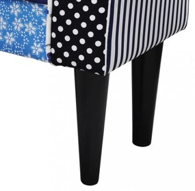 kék és fehér foltvarrott pad