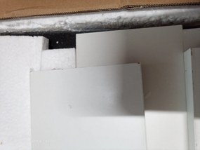 AKCIÓ Fekete étkezőasztal fehér lábakkal MADO 120x80 II. osztály