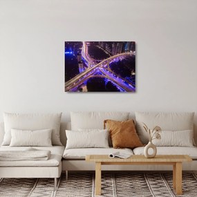 Egy kép egy nagy kereszteződésről éjjel (üvegen) (70x50 cm)