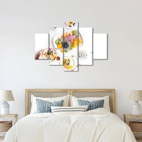 Tányérok gyümölcsökkel az asztalon képe (150x105 cm)