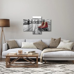 Egy piros régi görgős cipő képe (90x60 cm)