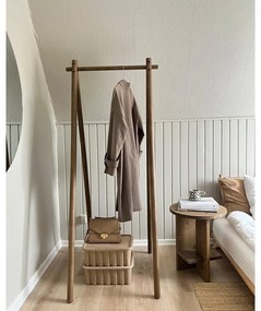 Barna borovi fenyő ruhatartó állvány Hongi – Karup Design