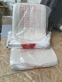 AKCIÓ Krém bársony szék LAVA II. osztály