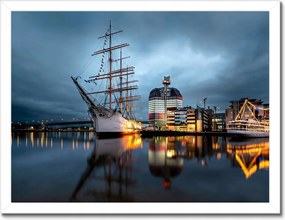 Poszterek keretben 40x30 Vitorláshajó a kikötőben éjszaka