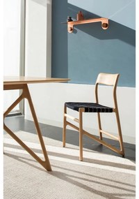 Fawn tömör tölgyfa étkezőszék fekete ülőrésszel - Gazzda