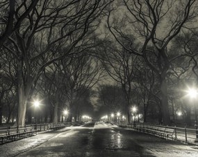 Poszter 76x60,5cm Éjszakai kilátás a Central Parkon át vezető útra, Assaf Frank
