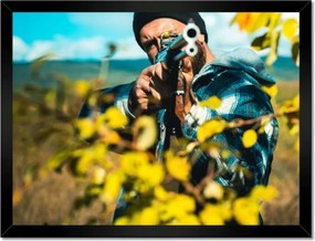 Poszterek keretben 40x30 Vadász puskával erdő