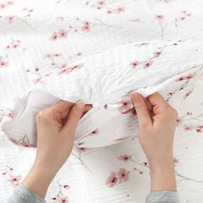 Goldea krepp párnahuzat - cseresznyevirágok 40 x 40 cm