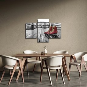 Egy piros régi görgős cipő képe (90x60 cm)