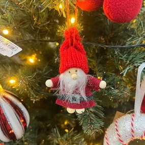 Piros ruhás textil mikulás akasztóval 9 cm