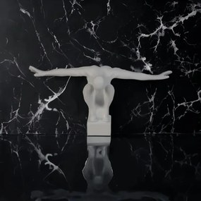 Asztaldísz 19,5x16x38,5 cm gyanta/fehér