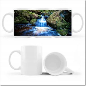 Fényképes bögre Kék zuhatag a hegyi növényzet között