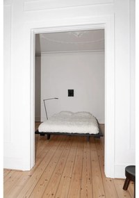 Fekete franciaágy fenyőfából, ráccsal 160x200 cm Japan - Karup Design