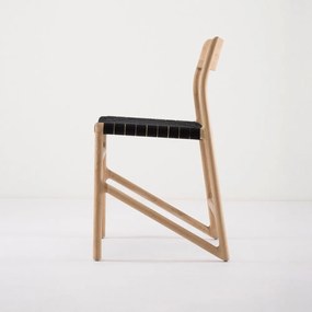 Fawn tömör tölgyfa étkezőszék fekete ülőrésszel - Gazzda