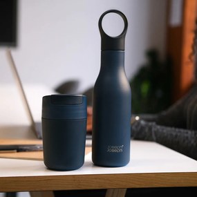 Sötétkék rozsdamentes acél utazó ivópalack 500 ml Loop – Joseph Joseph