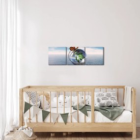 Pillangó képe egy üveggolyón (órával) (90x30 cm)