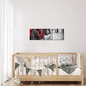 Egy vörös kerék képe egy macskaköves utcán (órával) (90x30 cm)