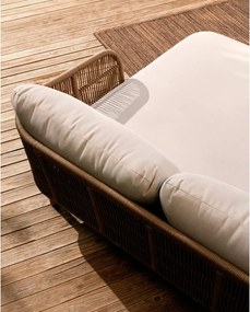 Krémszínű-natúr színű kétszemélyes tömörfa kerti napozóágy Catalina – Kave Home