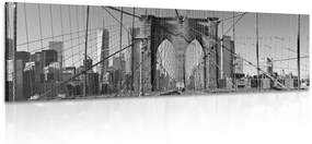 Kék Manhattan híd New Yorkban fekete fehérben