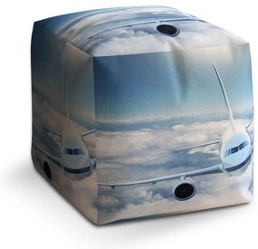Cube zsámoly repülő a felhőkben, kék
