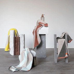 Khaki frottír bio pamut fürdőlepedő 70x133 cm Diagonal – Mette Ditmer Denmark