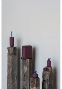 Sötétlila kerámia WC-kefe Lotus Play – Mette Ditmer Denmark