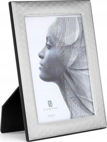 Klasszikus képkeret ezüstözött fa hátlap díszítéssel 13x18 cm