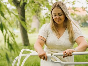 4 db KATO műanyag szék szett, terrakotta színben