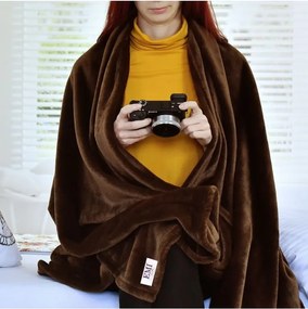 EMI sötétbarna színű mikroszálas takaró 150 x 200 cm