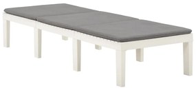 Fehér műanyag napozóágy párnával