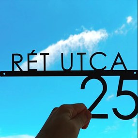 Fém egyedi házszámtábla utcanévvel – lézervágott precizítással