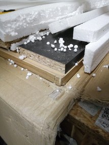 AKCIÓ MADO étkezőasztal fekete, tölgy díszítésű asztallappal 80x80cm II. osztály