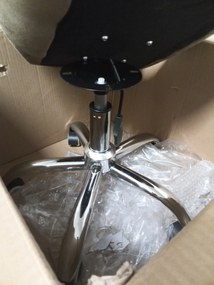 AKCIÓ Világosbarna irodai szék AVOLA VELVET II. osztály