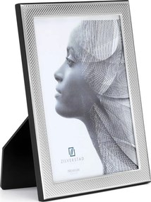 Klasszikus kĂ©pkeret ezĂŒstözött fa hĂĄtlap dĂszĂtĂ©ssel 13x18 cm