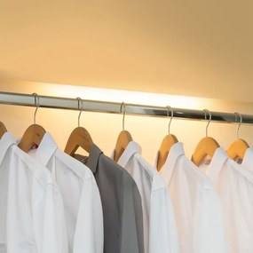 LED alatti lámpa szenzorral LED/2W/5V 2200 mAh 3000K