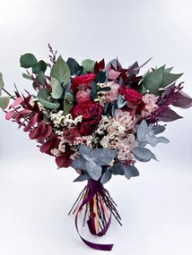 Stabilizált virágokból készült menyasszonyi csokor