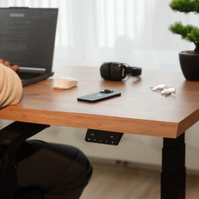 Elektromosan állítható magasságú asztal Liftor Expert