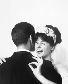 Művészeti fotózás BRIDE HUGGING HUSBAND, OKAY GESTURE, 1963, Archive Holdings Inc., (30 x 40 cm)