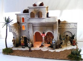 Húsvéti Betlehem- 5. modul "Jézus megkoronázása/ megkorbácsolása"- Méretarány: 9,0cm