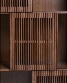 Sötétbarna könyvespolc tolóajtóval, diófa dekorral 84,5x170x42,5 cm Beyla – Kave Home