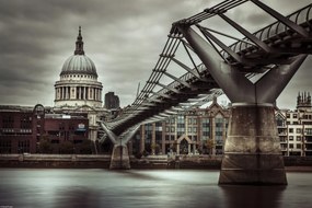 Poszter 45x30cm Kilátás a Szent Pál-székesegyházra és a Temze folyó Millenniumi hídjára,
